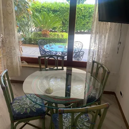 Un Ospite A Fontania Bed & Breakfast Gaeta